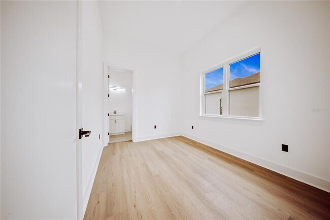 Building Photo - 156 Caladium Ave