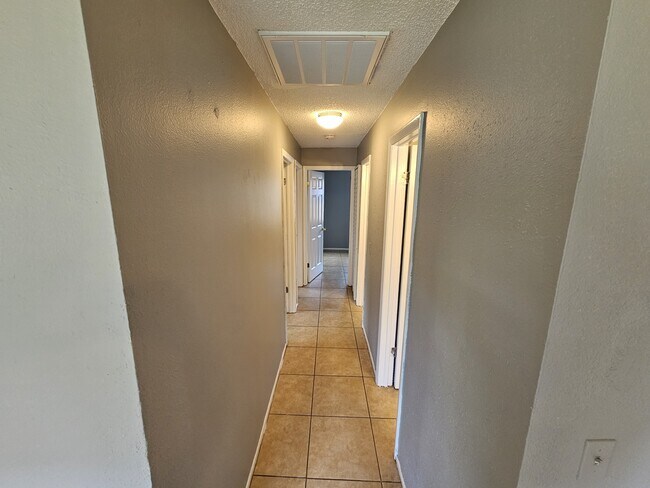 Building Photo - 1409 Laura St