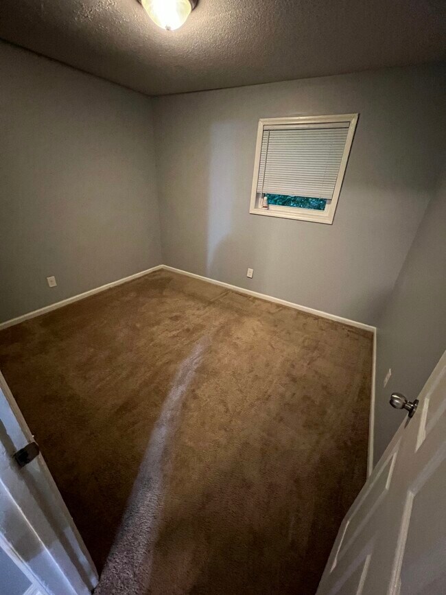 Building Photo - 2406 Markwood Lane Southeast, Unit C