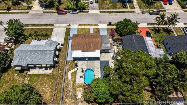 Building Photo - 1134 S Ridge St