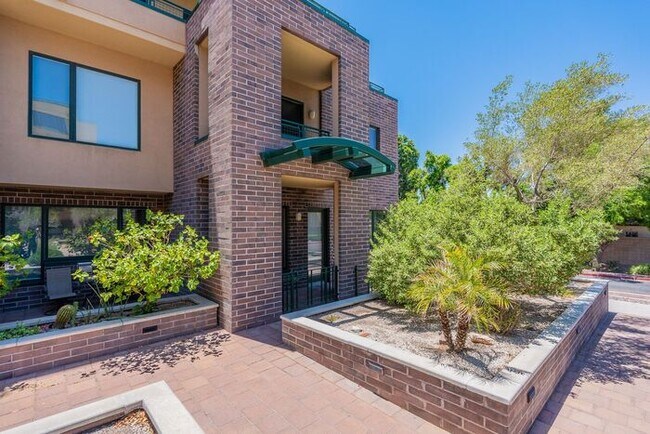 Building Photo - 16 W Encanto Blvd