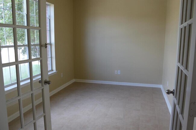 Building Photo - 15134 Diamond Way