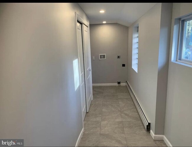 Building Photo - 67 Syringa St