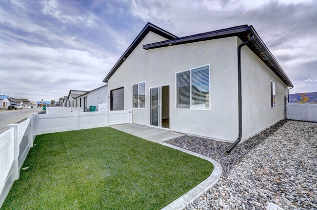 Building Photo - 1667 Iron Dr