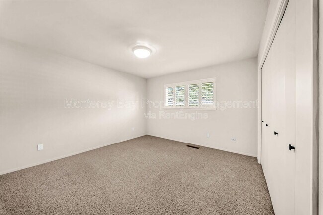 Building Photo - 10160 Sunstar Rd