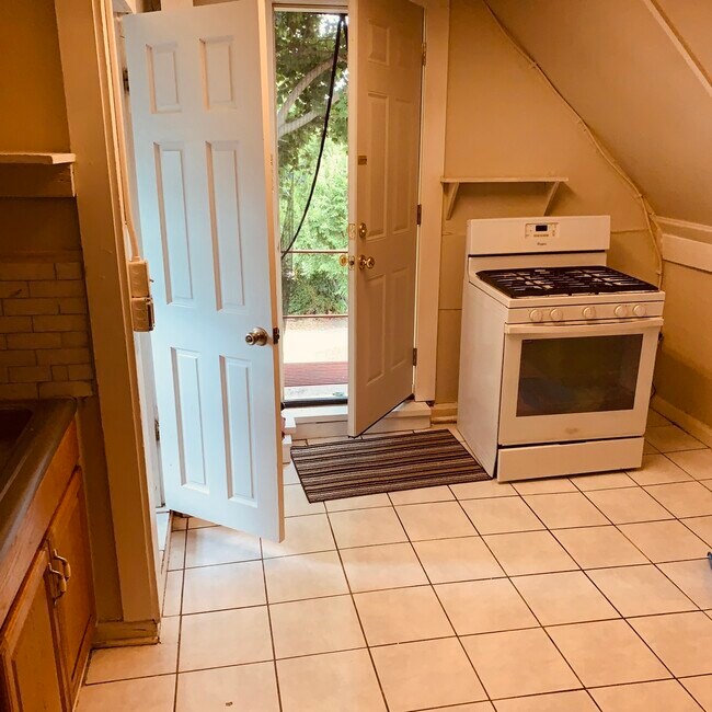 Building Photo - 2900 Enoch Ave