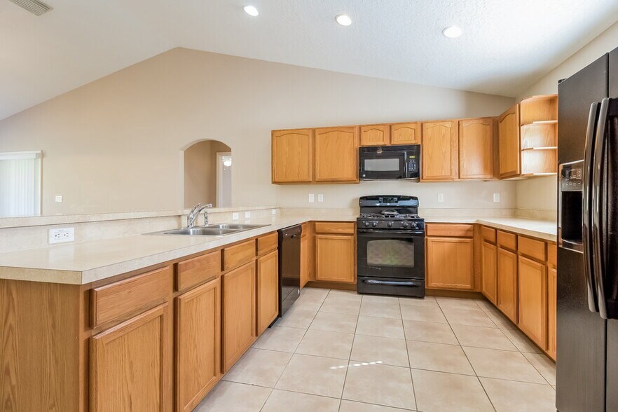 Building Photo - 13013 Baybrook Ln