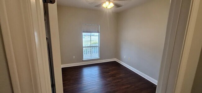 Building Photo - 38249 Mindi Ct
