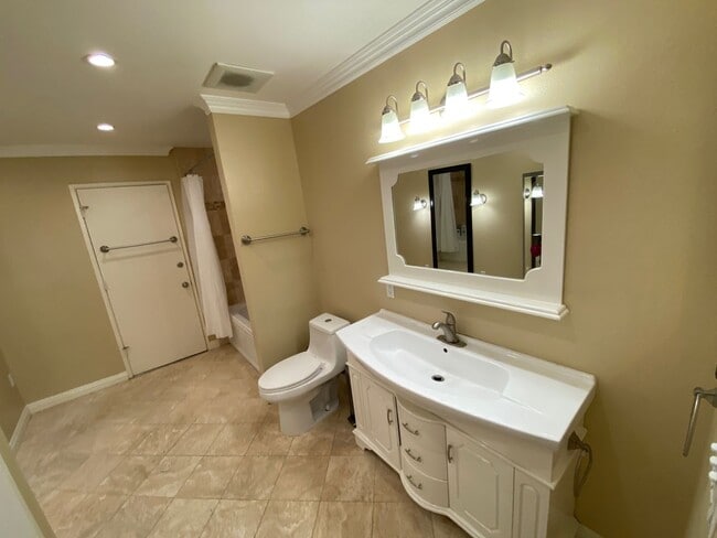 Building Photo - Lovely Cerritos Home!  ABC Unified!