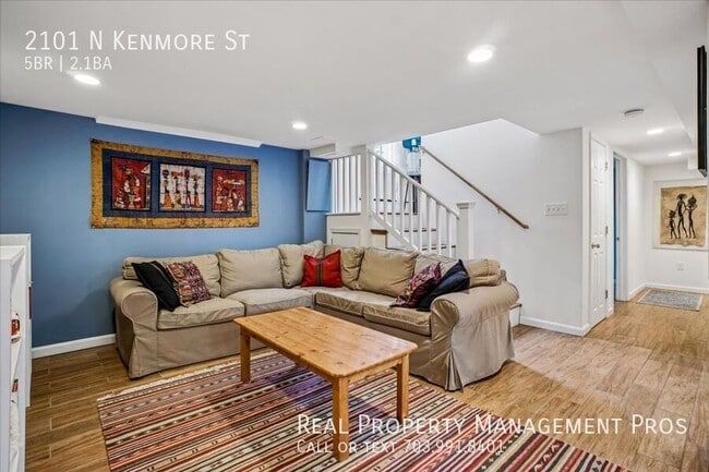 Building Photo - 2101 N Kenmore St