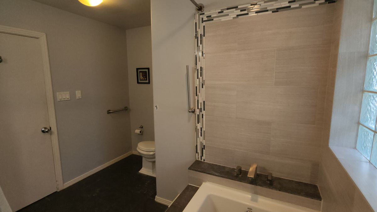 Building Photo - 1635 Sam Houston Dr