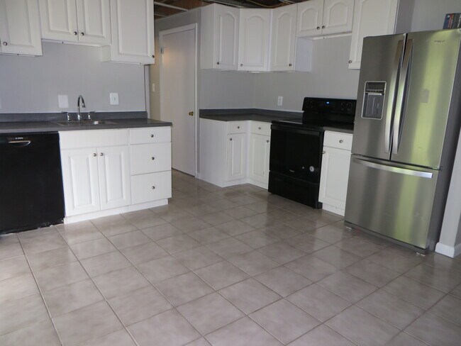 Building Photo - 22025 Evergreen Mills Rd