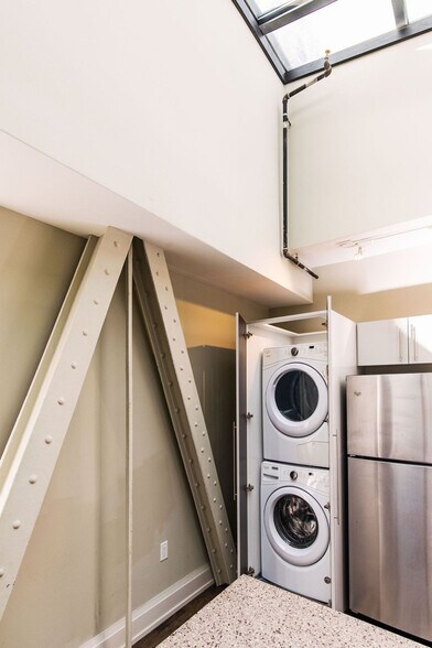 Building Photo - 225 E Michigan St