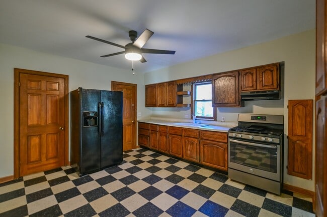 Building Photo - 29 N Shafer St