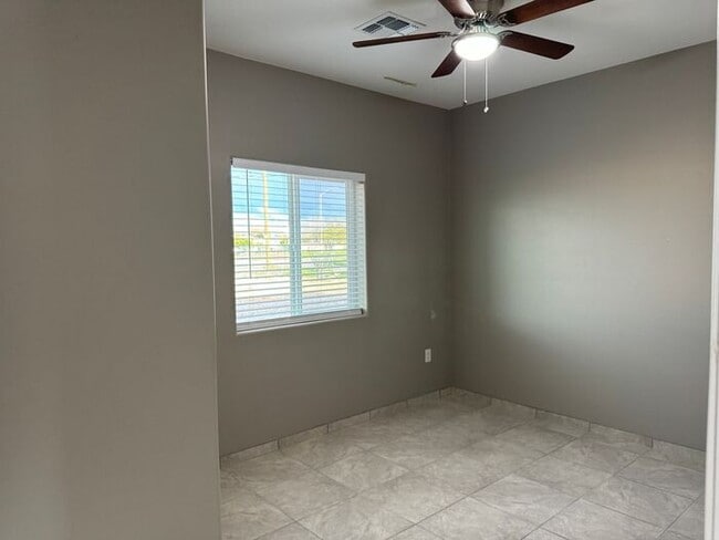 Building Photo - Beautiful Modern 3Bdm 2Ba Home, Easy Access to I-10, Must See!