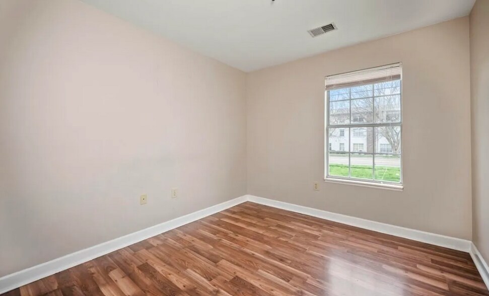 Building Photo - 205 Simpson Ave