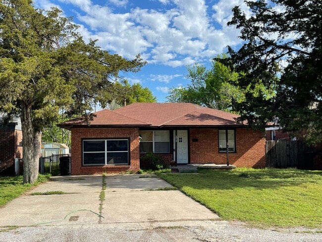 Building Photo - Cute 3 bed in Bethany!