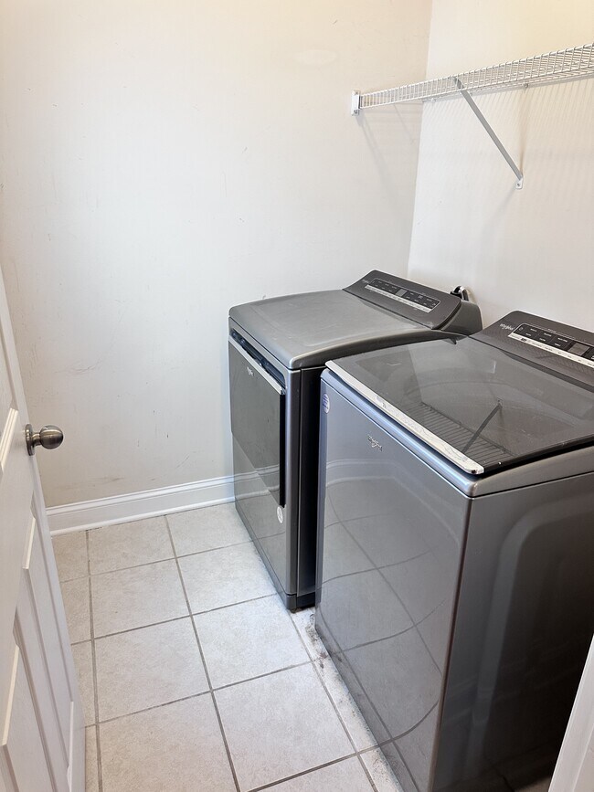 Building Photo - 114 Hills Lorough Loop