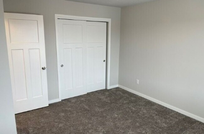 Building Photo - Spacious 3BR 2.5ba house in Waukee, available NOW!