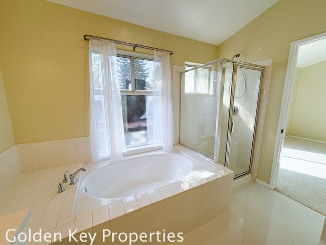Building Photo - Welcome to the Marlado Community of Oceans...