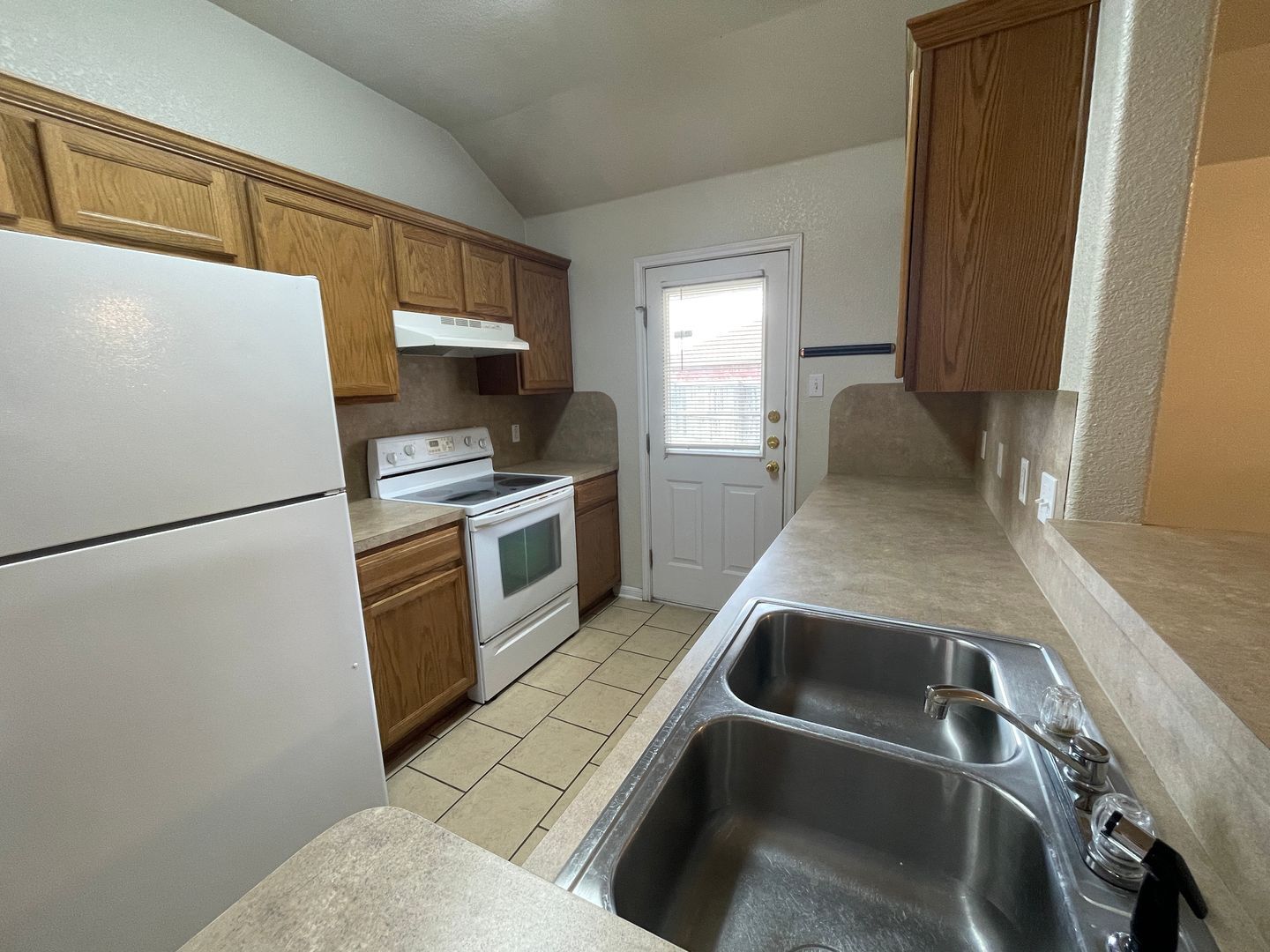 Building Photo - 1906 Charleston Ct