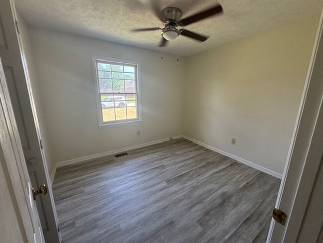 Building Photo - 103 W Greenwich Cir