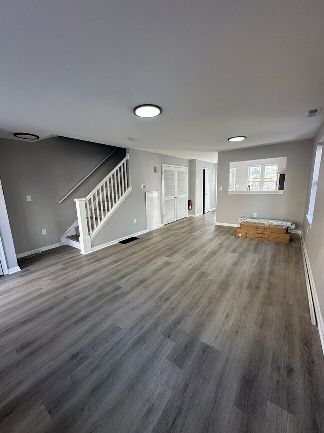 Building Photo - 2242 Latona St