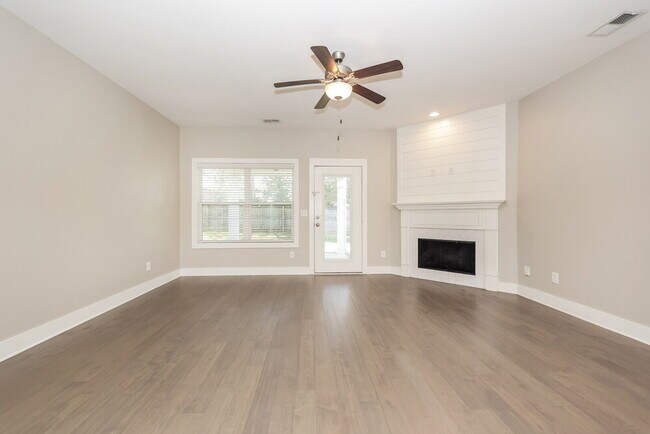 Building Photo - 4112 Stark St