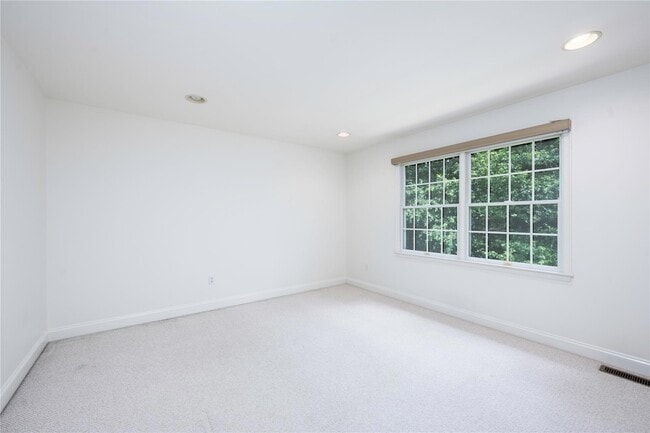 Building Photo - 46 McGuiness Ln