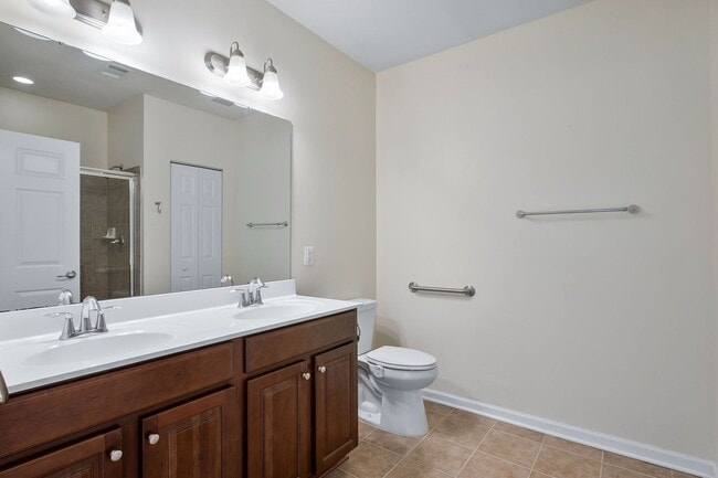 Building Photo - Stunning, Spacious 2 Bedroom Condo in Midl...