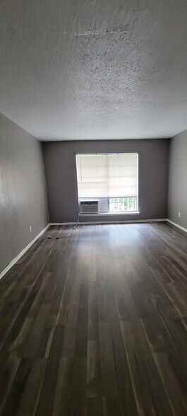 Building Photo - 5055 Ridglea Ln