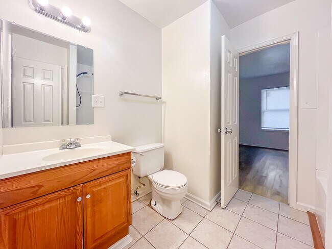 Building Photo - 26 Fox Hill Dr