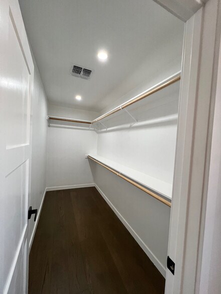 Building Photo - 6407 E Wilshire Dr