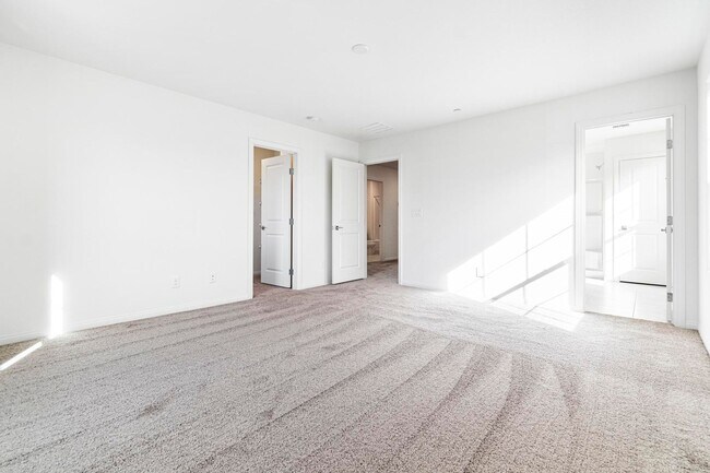 Building Photo - Brand New Build! 3 bed, 2 and 3/4 bathroom Townhouse in the heart of Inspirada's Master Planned C...