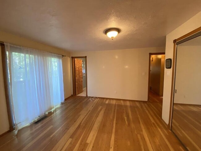 Building Photo - 2360 S 60th E