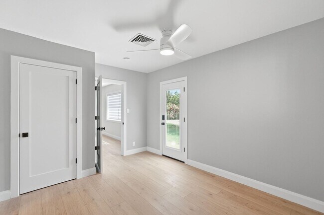 Building Photo - 6819 E Paradise Pkwy