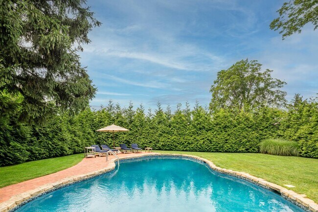 Building Photo - 135 Meeting House Ln