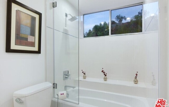Building Photo - 3624 Avenida Del Sol
