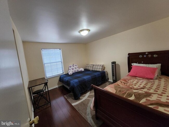 Building Photo - 2 Adam Ct