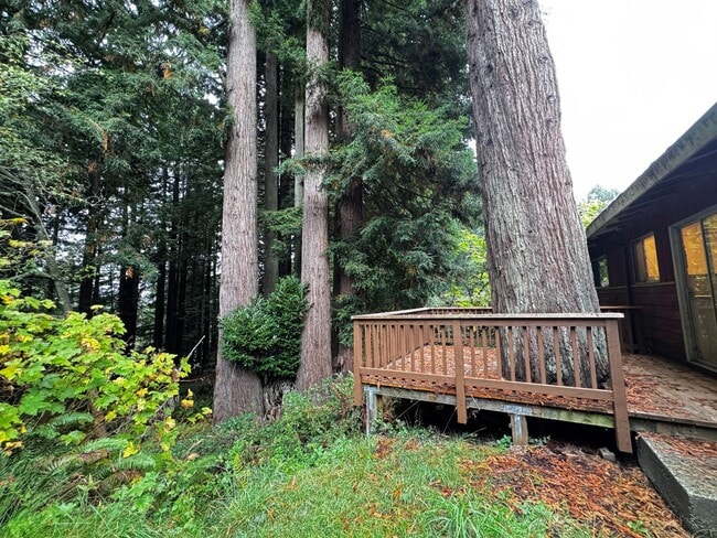 Building Photo - 3 Bedroom 2 Bath Home Located in Arcata!