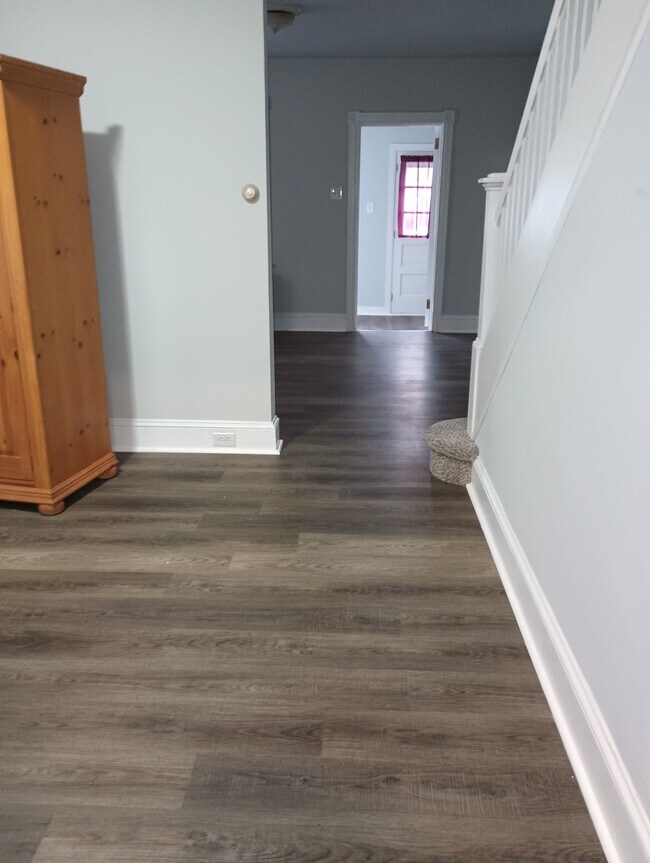 Building Photo - 865 Lancaster Ave