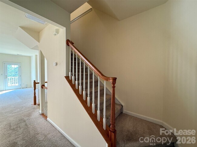 Building Photo - 9766 Blossom Hill Dr