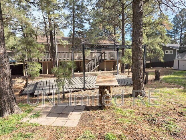 Building Photo - 2589 N Oakmont Dr