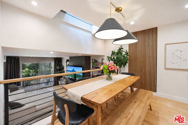 Building Photo - 4733 La Villa Marina