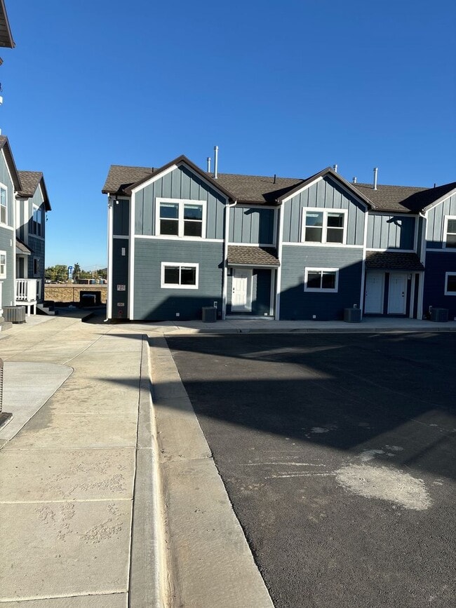 Primary Photo - 2 bedroom 2.5 bath townhome