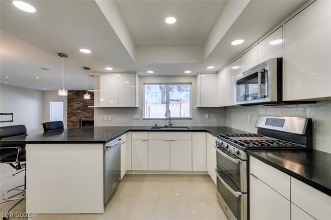 Building Photo - 5046 Schumann Dr