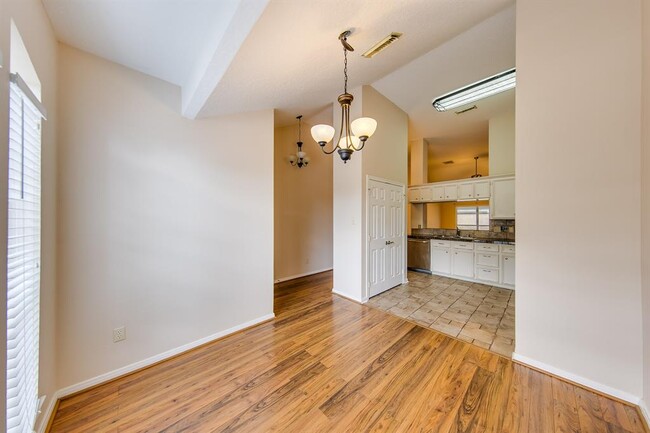 Building Photo - 6103 France Ln