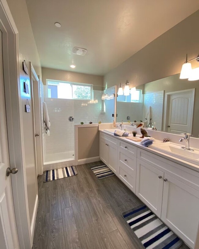 Building Photo - Unbelievable find. Fully furnished 2 or 3 Bedroom house in Seventh Standard Road area