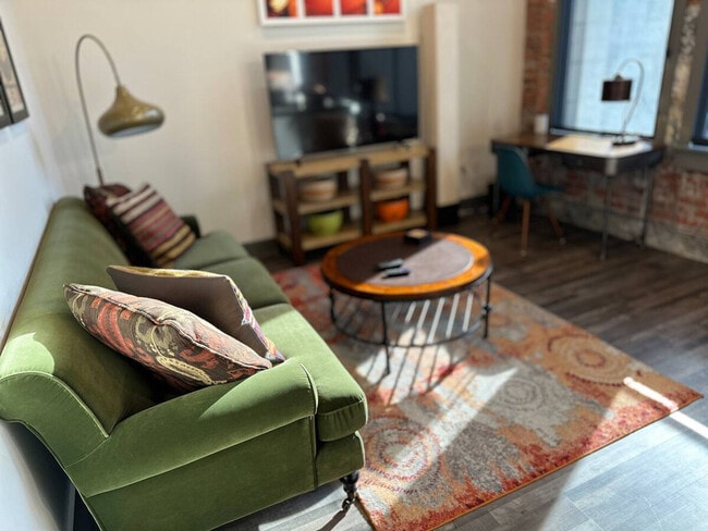 Building Photo - 350 East Ave