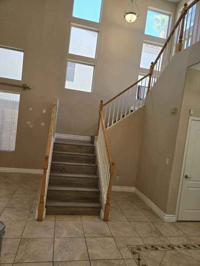 Building Photo - 2121 Tyler Dr